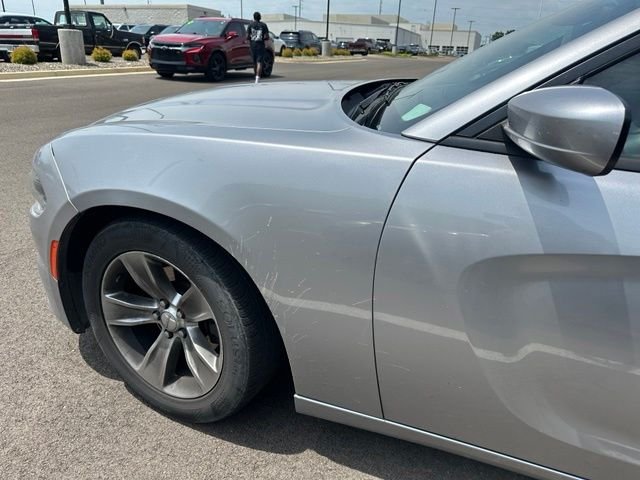 Used 2015 Silver Dodge SE image 9