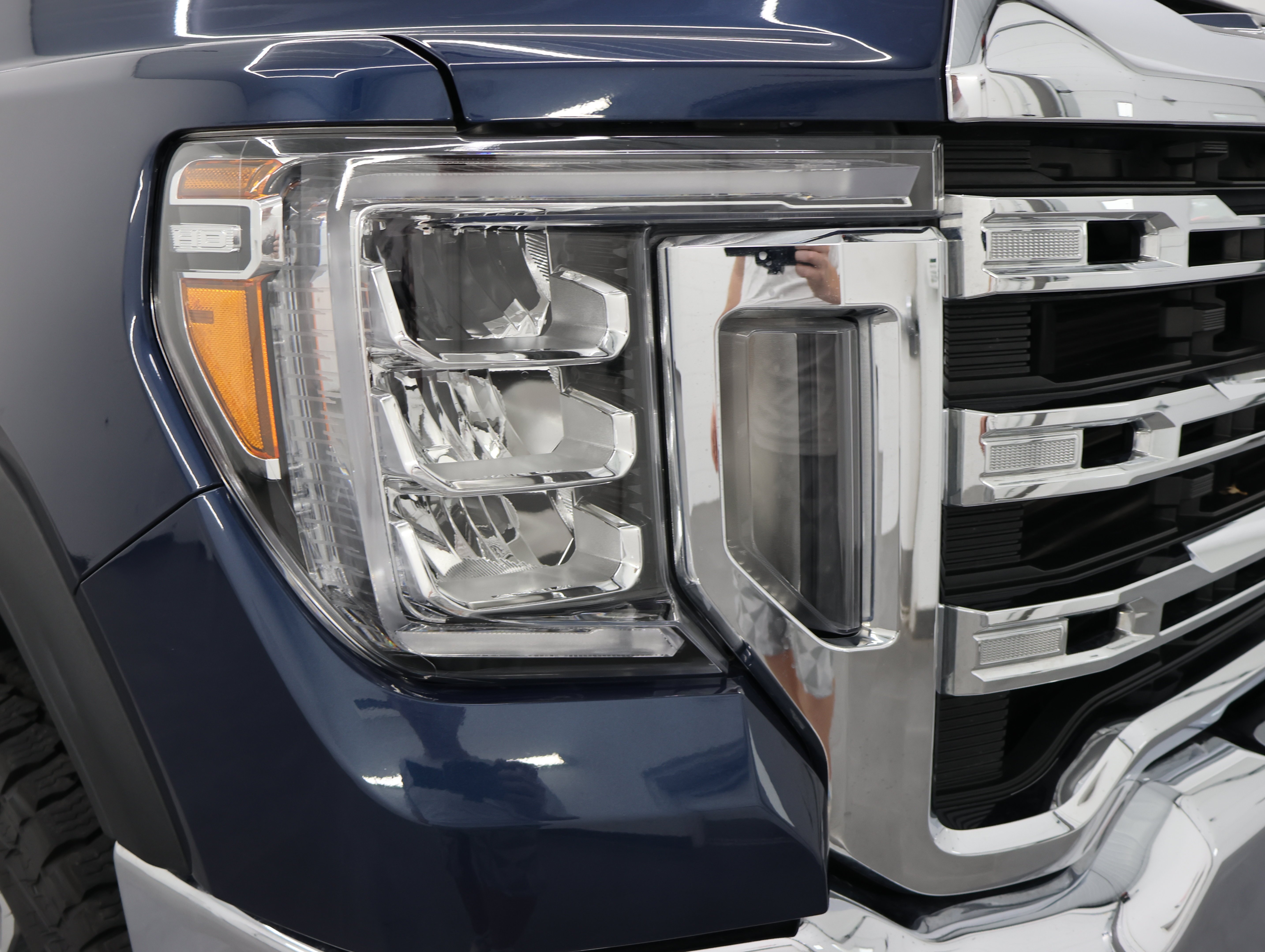 Used 2023 Pacific Blue Metallic GMC 4x4 Crew Cab SLE: CREW-SHORT-SLE-6.6L DIESEL-4WD-NEW TIRES-BACKUP CAM image 22
