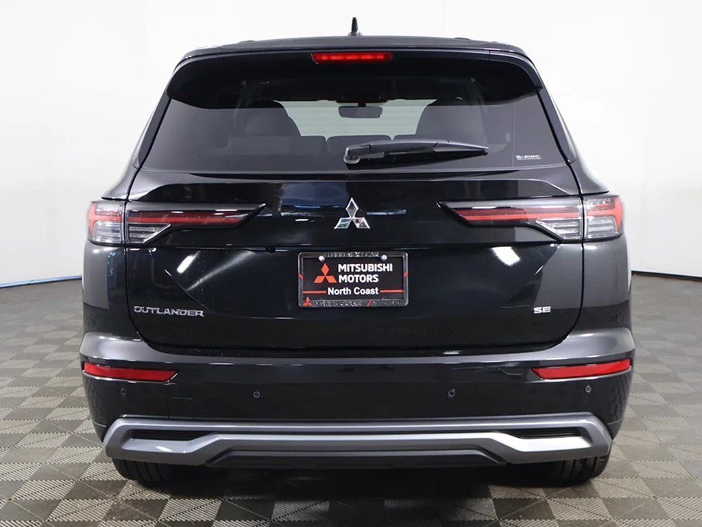 2025 Mitsubishi Outlander SE - Photo 15