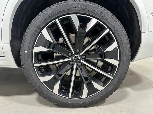 New 2026 Crystal White Volvo Plus image 22