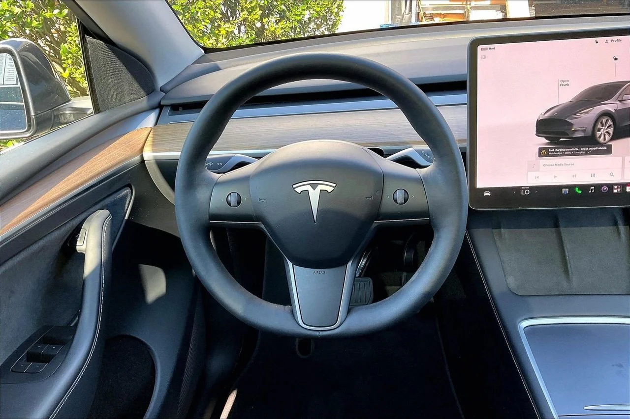 Used 2023  Tesla Long Range image 9