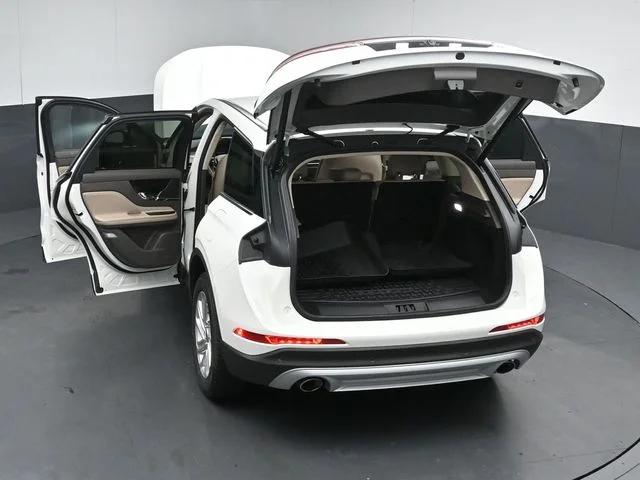 Used 2023 Pristine White Lincoln Standard image 53