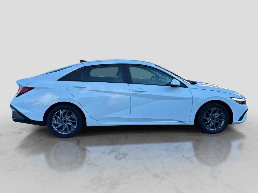 Used 2024 White Hyundai SEL image 8