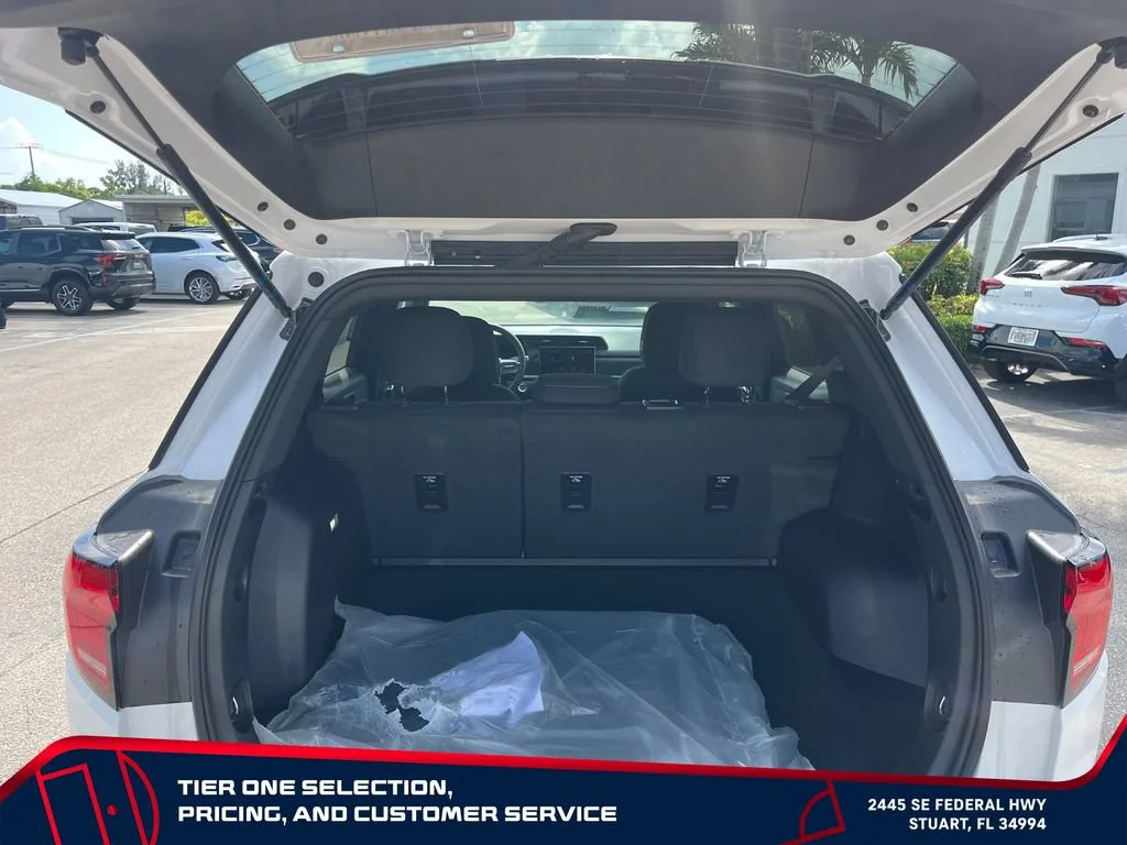 New 2027 Summit White GMC FWD Elevation image 10