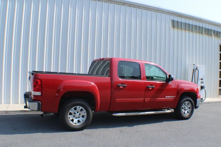 Used 2007 Fire Red GMC SLE2 image 2