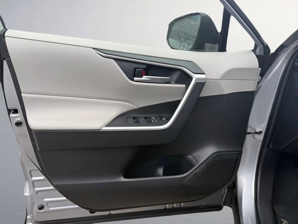 Used 2020  Toyota XLE image 26