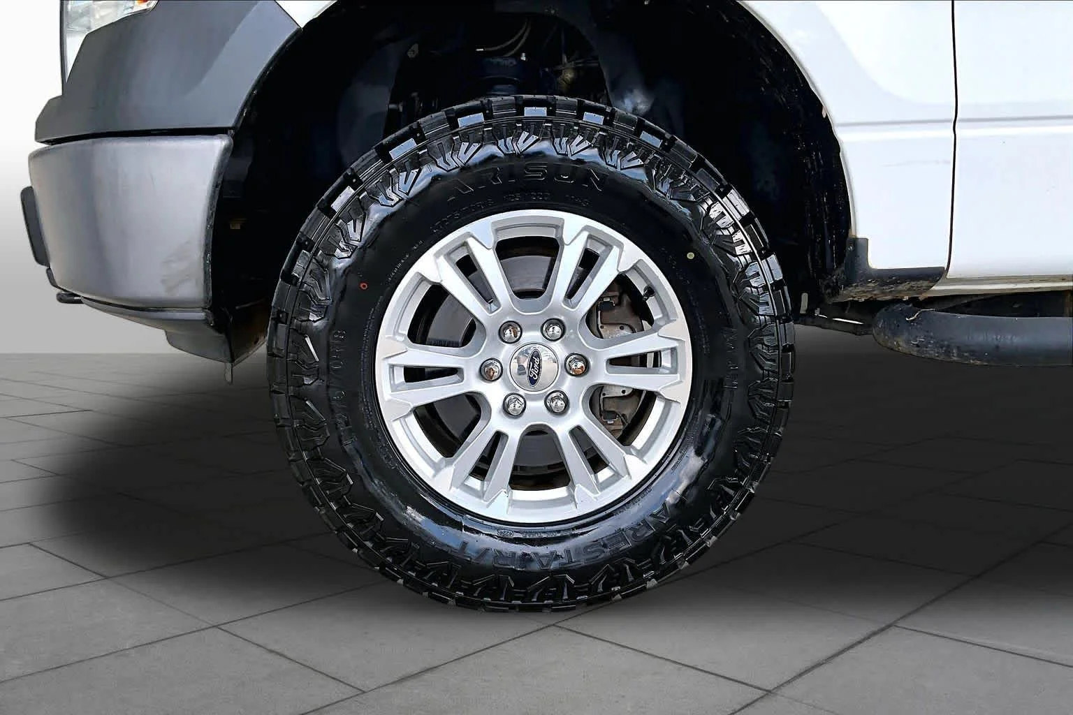 Used 2014 Oxford White Ford XL image 10