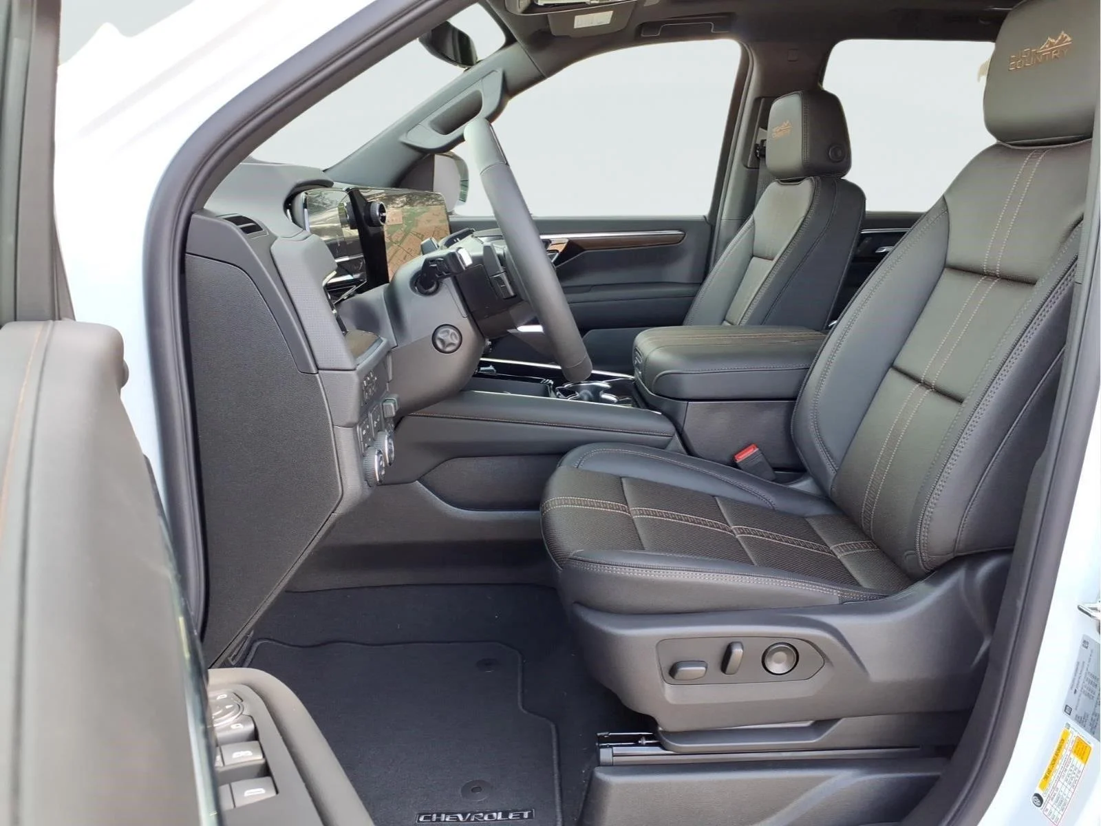 New 2027 Polar White Tricoat Chevrolet High Country image 17