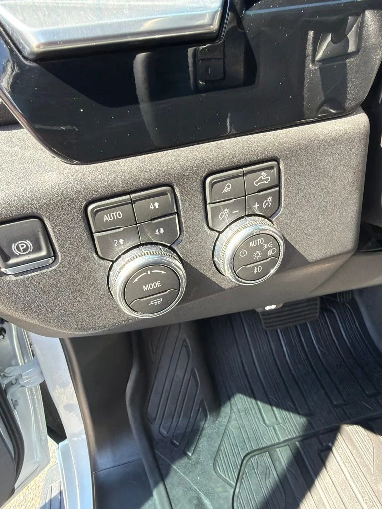 Used 2026 Glacier White GMC SLT image 29
