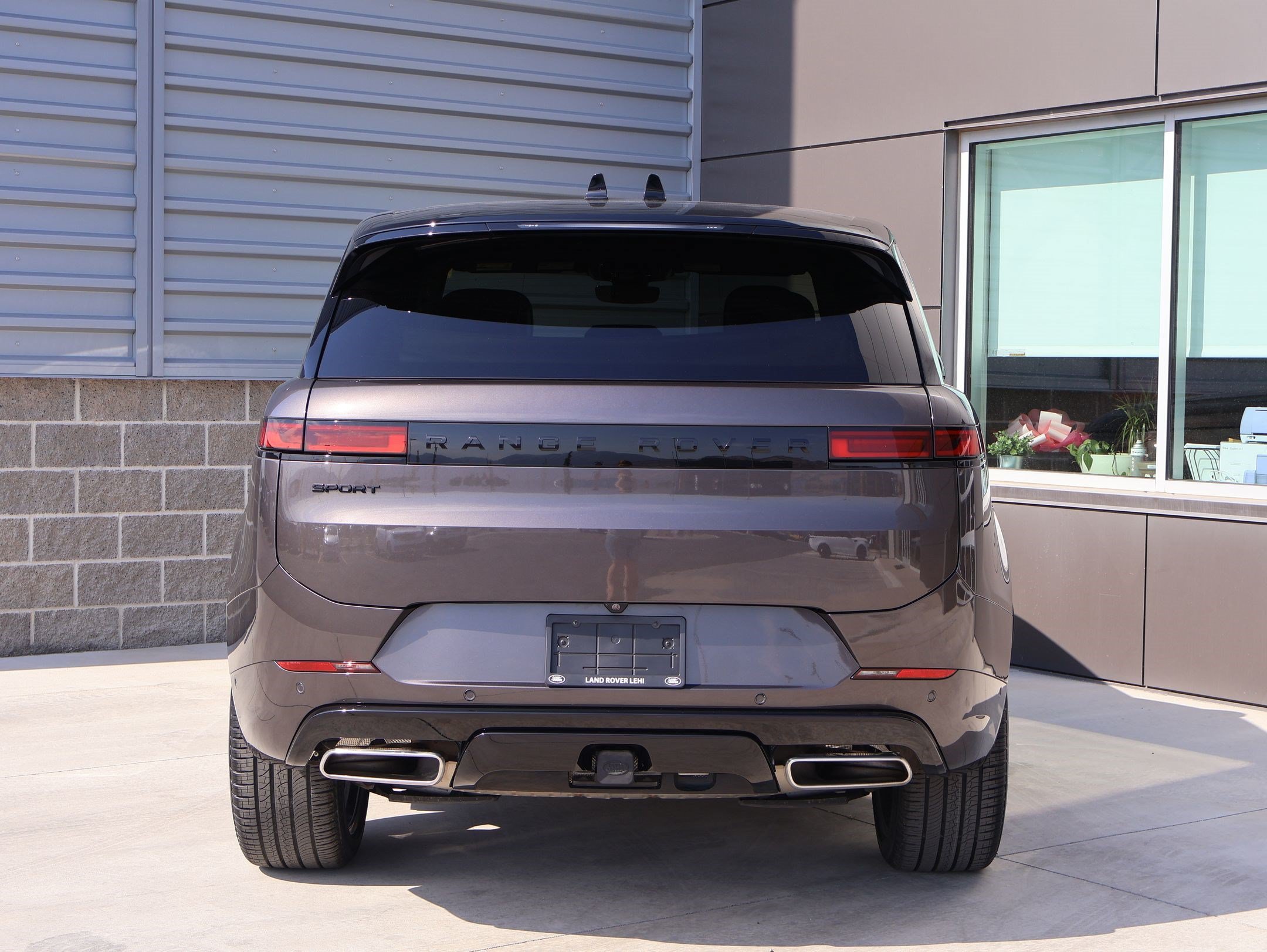 Used 2025 Charente Grey Prem Met Land Rover Dynamic SE image 7