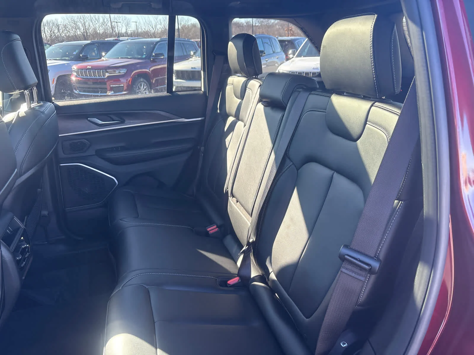 New 2026 Velvet Red Pearl-Coat Exterior Paint Jeep Limited image 12