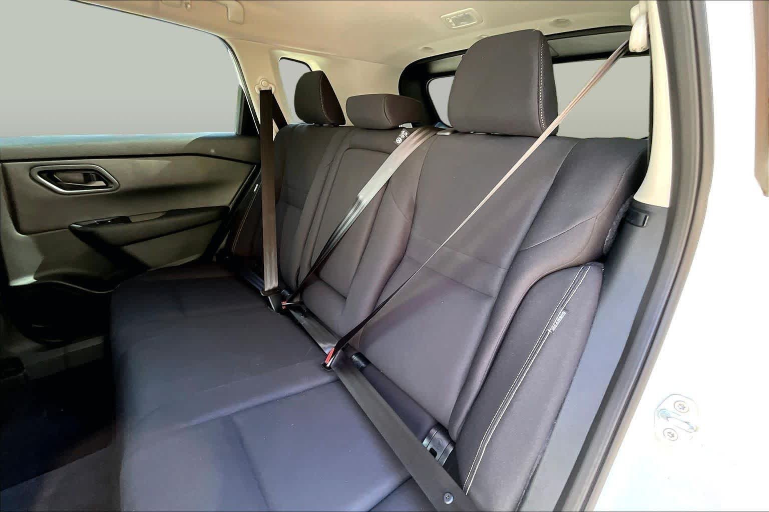 Used 2024 Glacier White Nissan S image 21