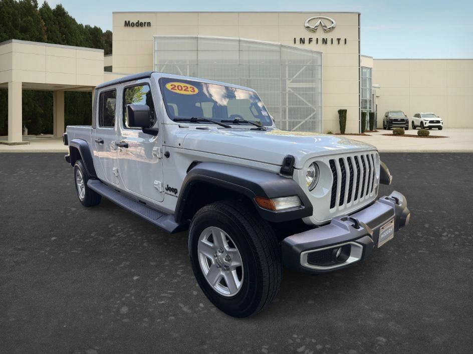 Used 2023 Bright White Clearcoat Jeep Sport S image 3