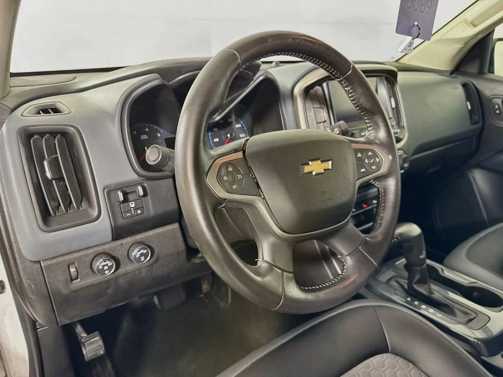 Used 2017 White Chevrolet Z71 image 9