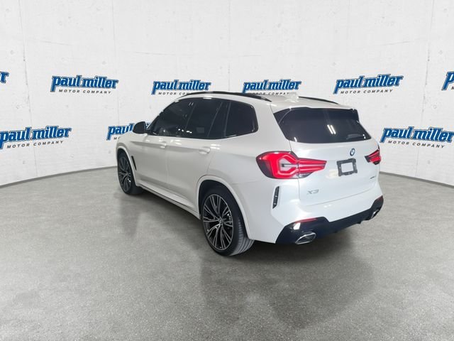 Used 2022 White BMW sDrive30i image 9