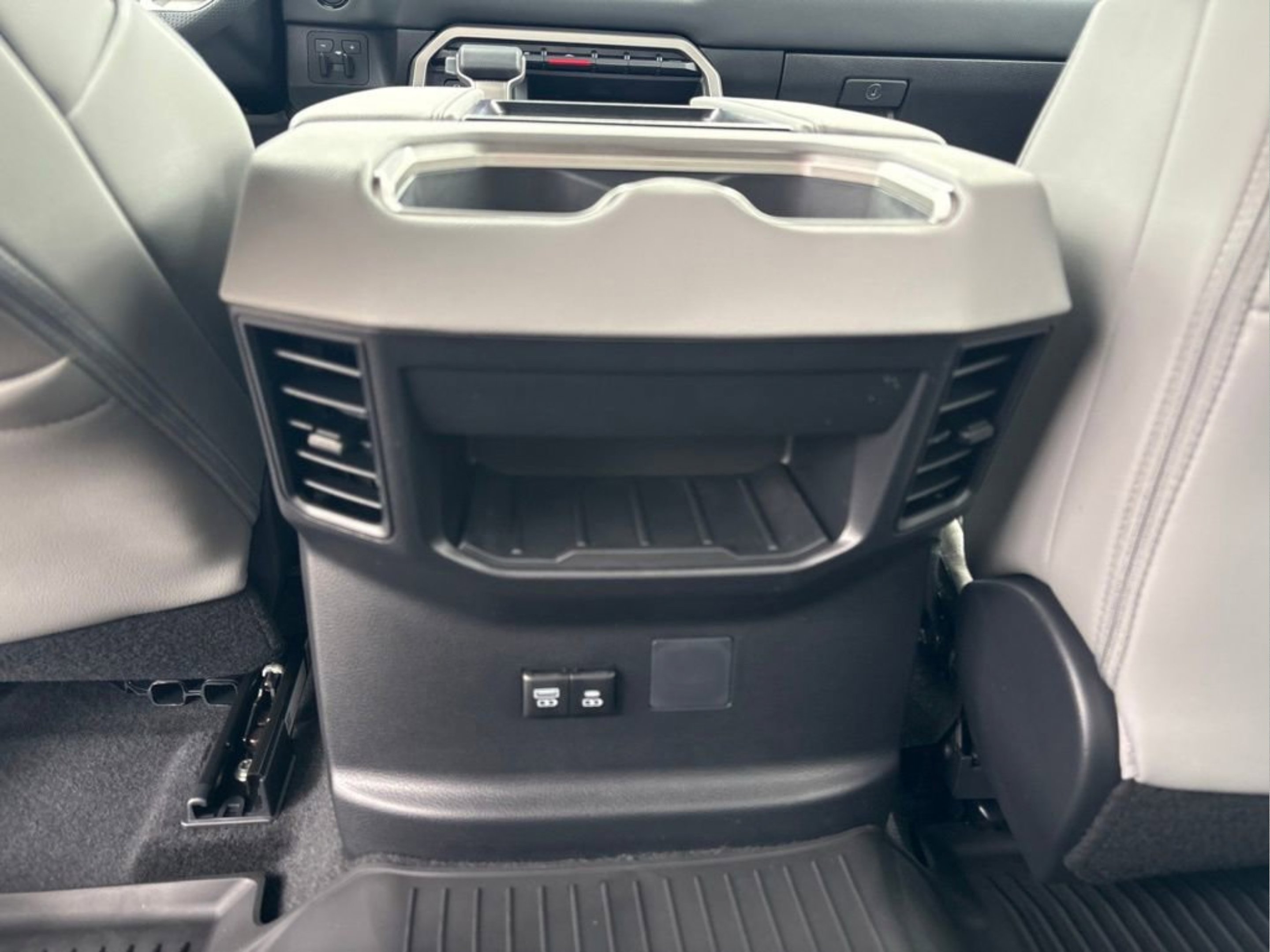 2026 Toyota Tundra Limited - Photo 11