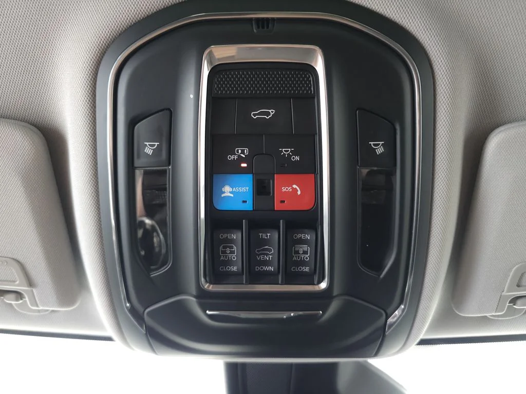 Used 2023 Rocky Mountain Pearlcoat Jeep Limited image 18