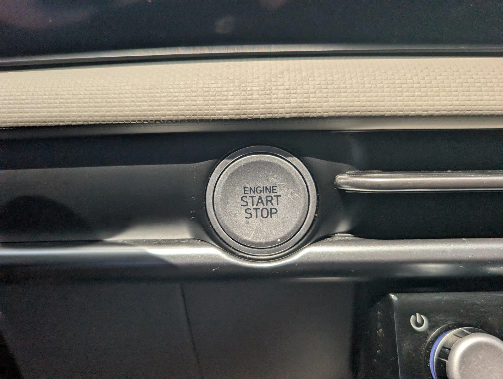 Used 2025 Shimmering Silver Hyundai SEL image 19