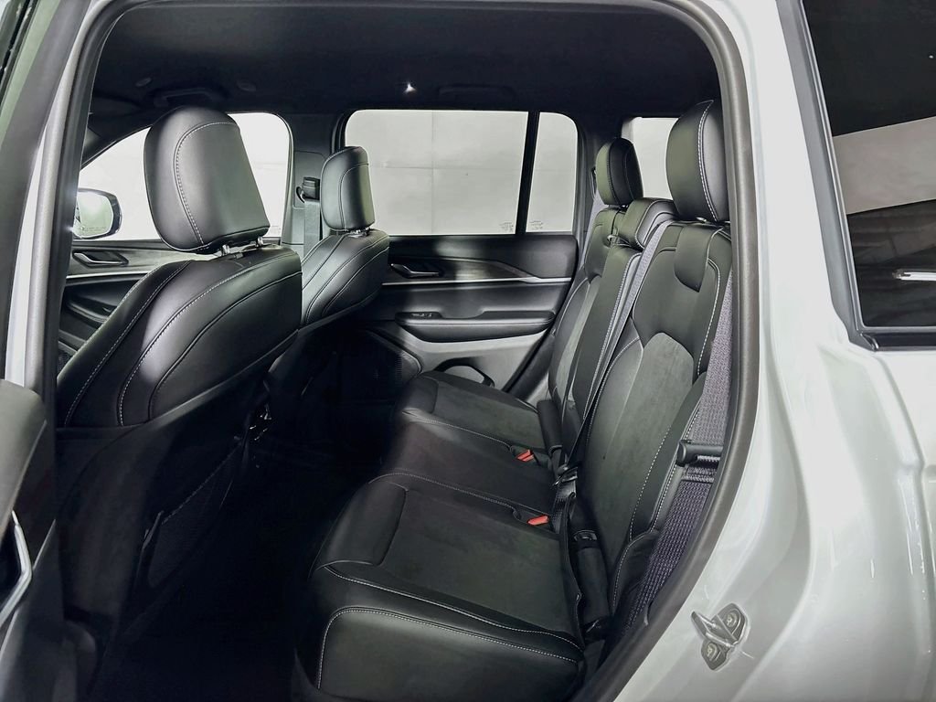 New 2027 Bright White Clear-Coat Paint Jeep Altitude image 20