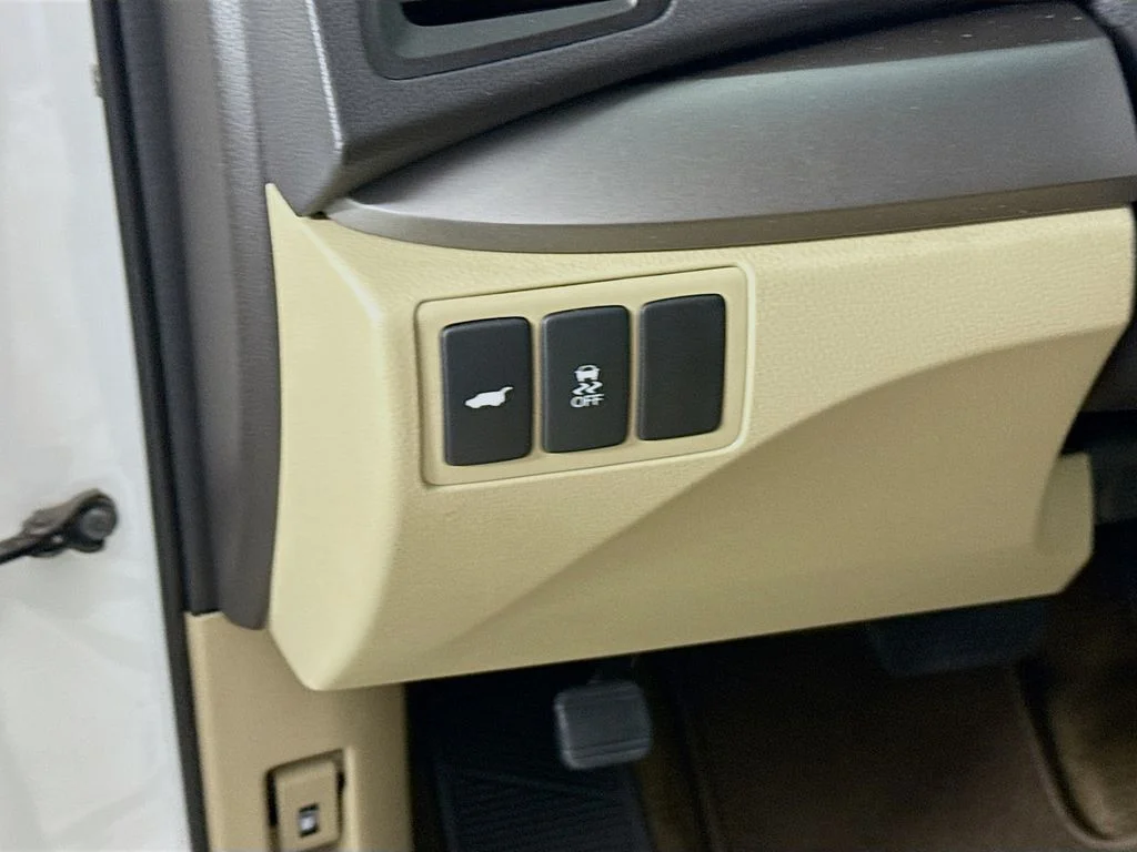 Used 2014 White Diamond Pearl Acura Technology Package image 11