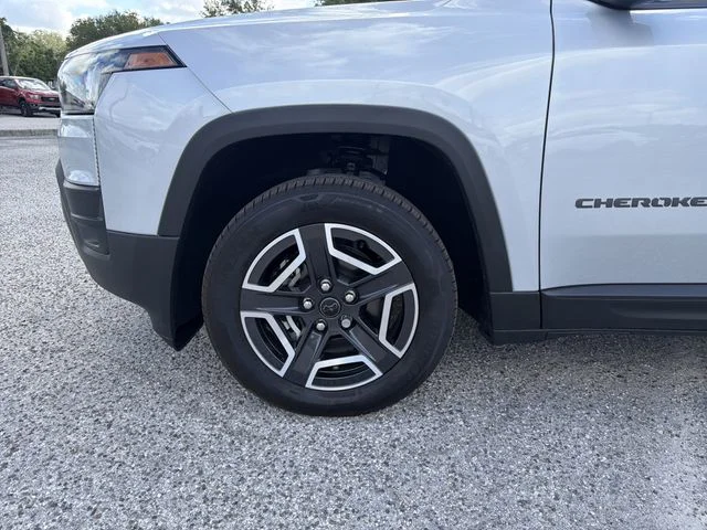 New 2026 Silver Zynith Clearcoat Jeep Laredo image 31