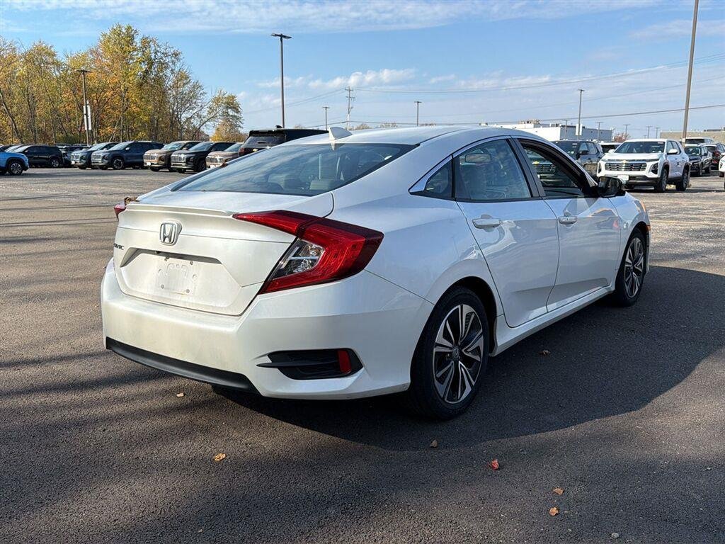 Used 2016 Wh Honda  image 8