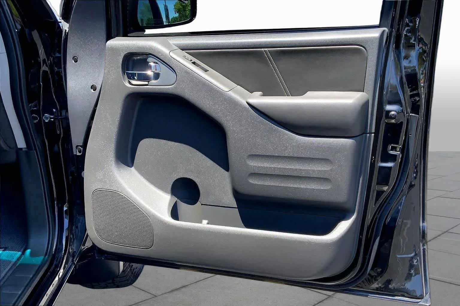Used 2018 Magnetic Black Nissan PRO-4X image 22