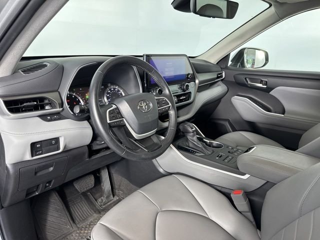 Used 2023 Silver Toyota XLE image 15