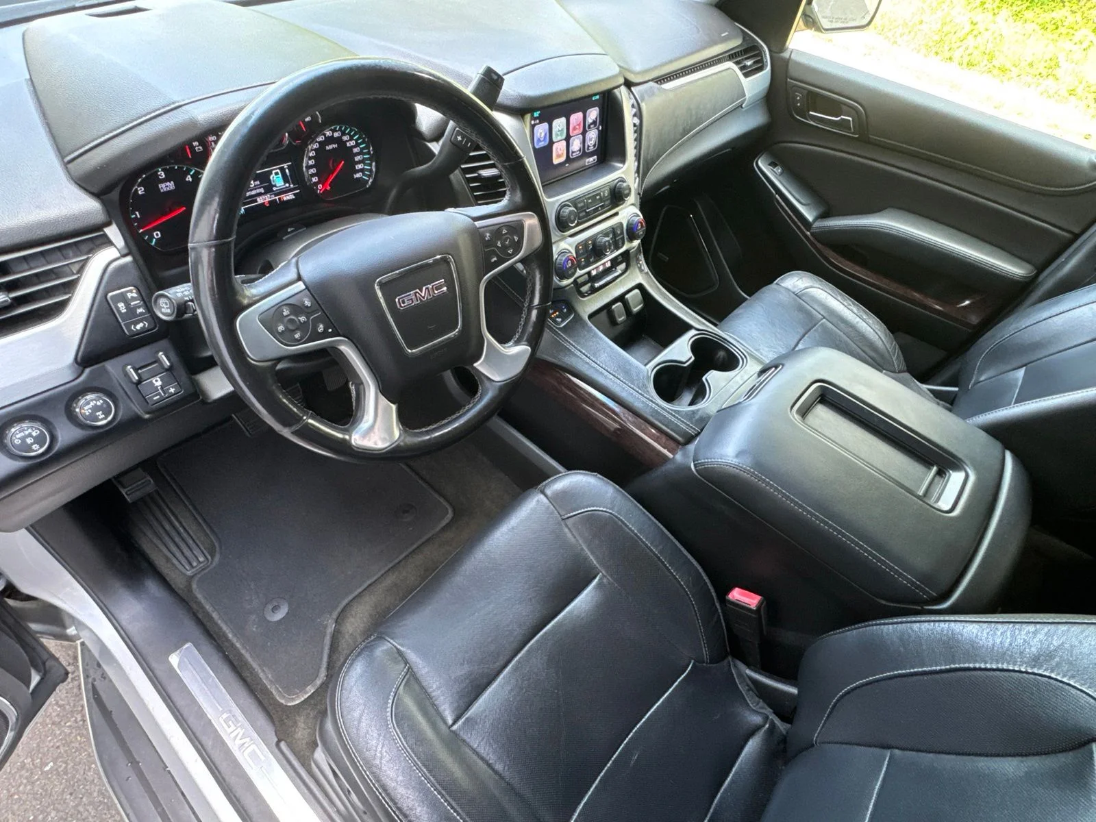Used 2018 Silver GMC SLT image 44