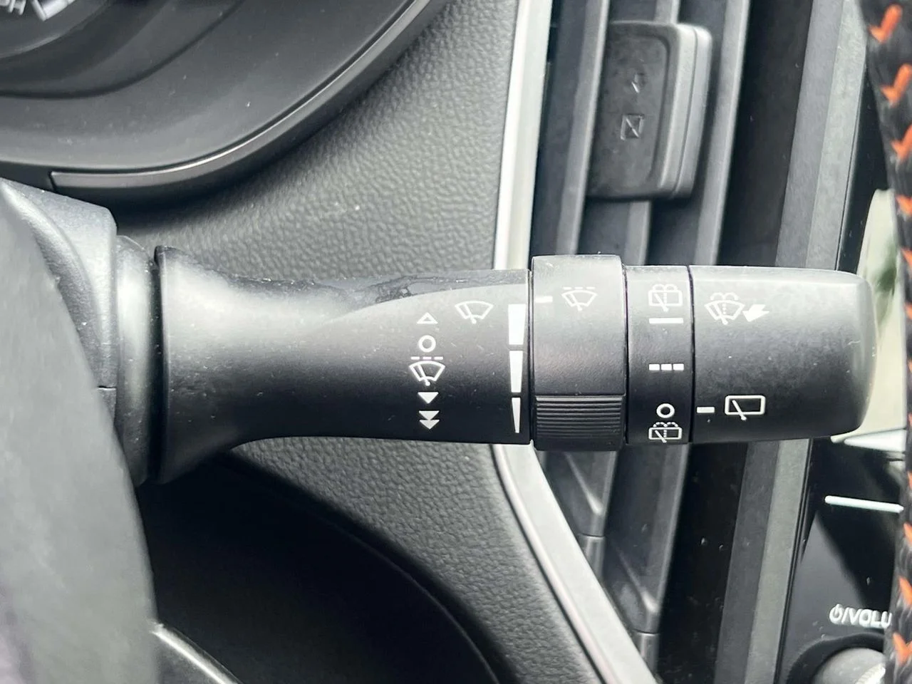 Used 2018 Crystal White Pearl Subaru 2.0i Premium image 29