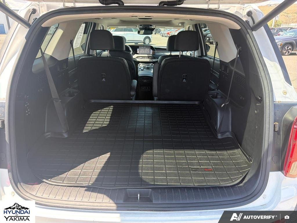 Used 2020 Hyper White Hyundai SEL image 12