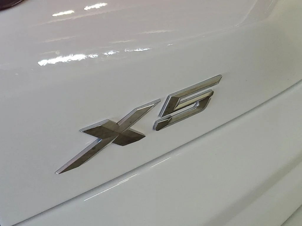 Used 2026 White BMW sDrive40i image 6