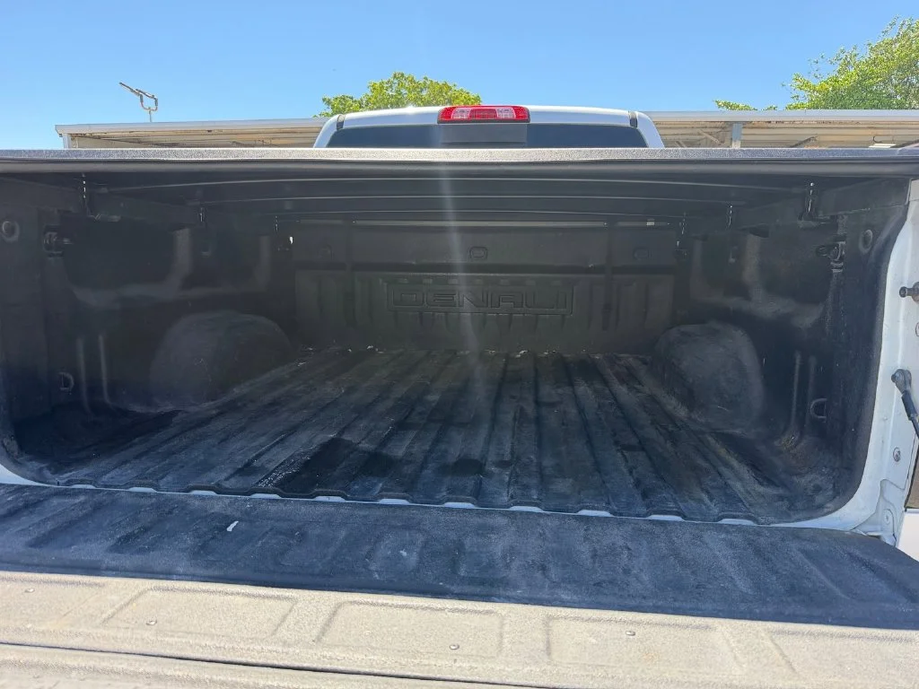 Used 2018 White GMC Denali image 14
