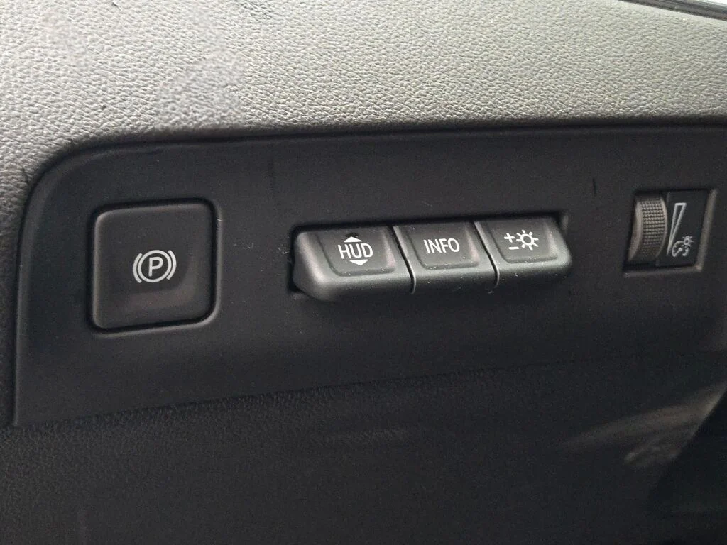 Used 2023 White Buick Premium Group image 24