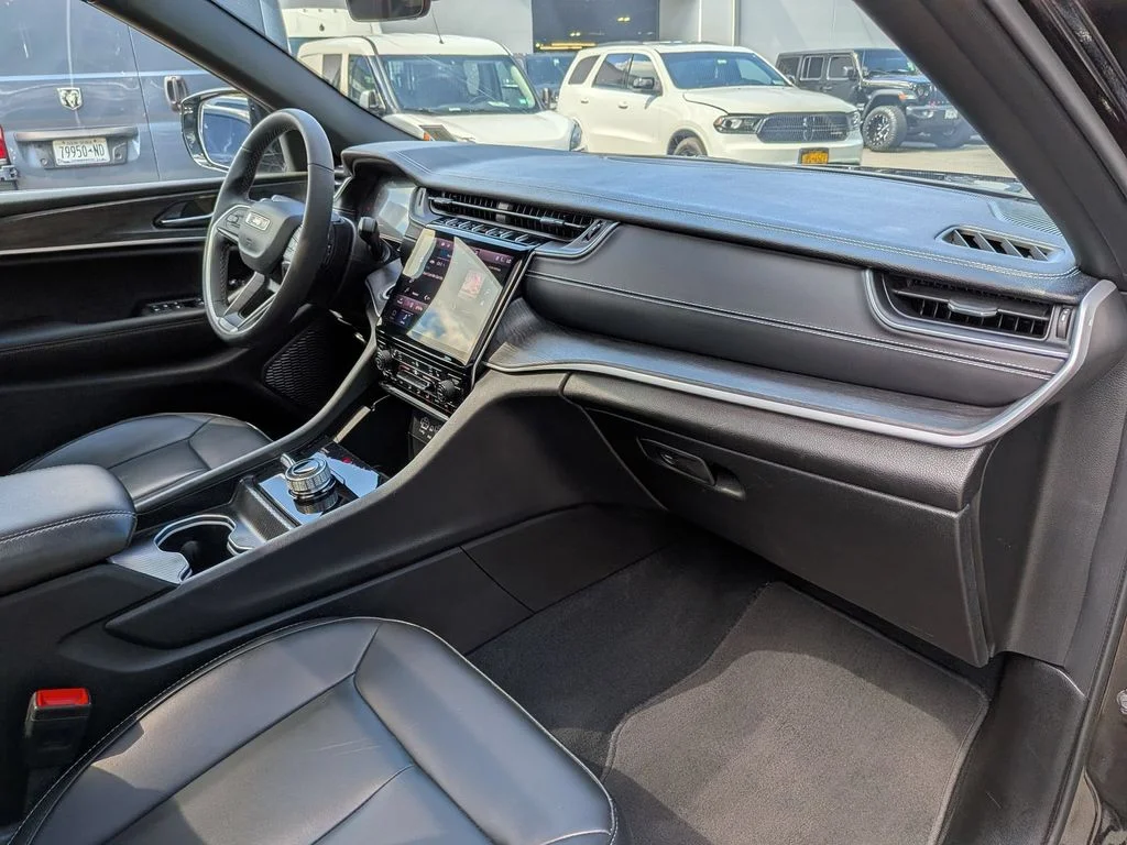 Used 2025 Black Jeep Limited image 30
