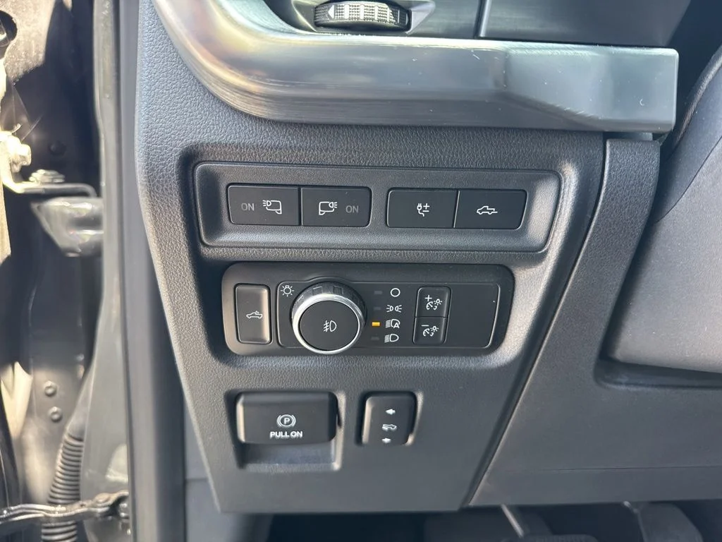 Used 2021 White Ford Lariat image 8
