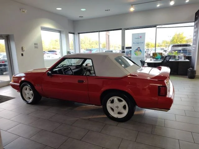 Used 1992 Red Ford LX image 4