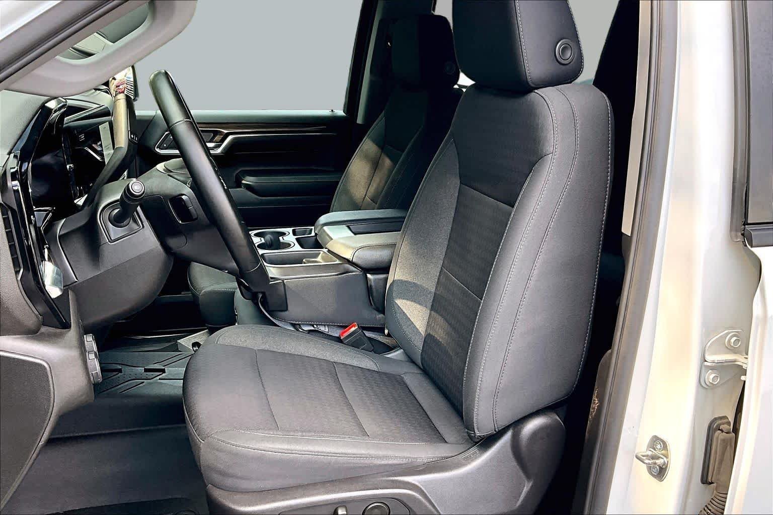 Used 2024 Summit White Chevrolet RST image 9