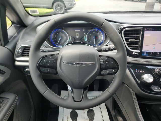 Used 2026 Black Chrysler Limited image 19