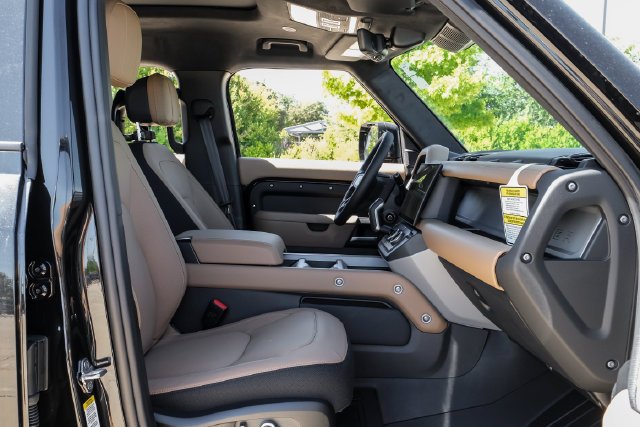New 2026 Santorini Black Land Rover X image 27