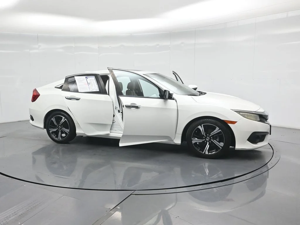Used 2016 White Honda Touring image 29