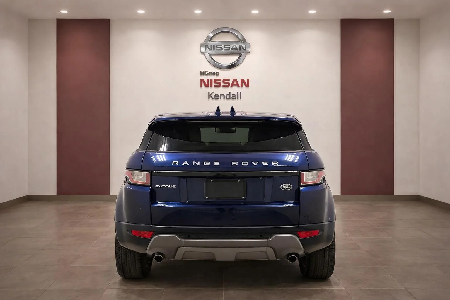 Used 2019 Blue Land Rover SE Premium image 2