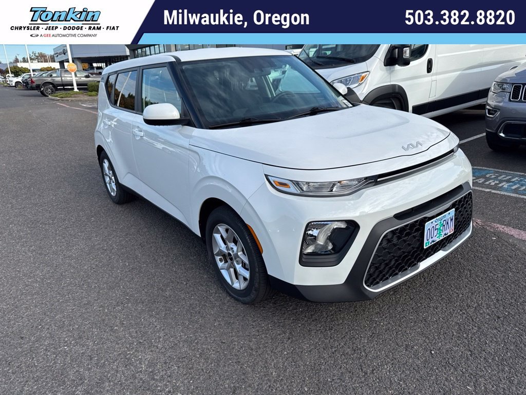 Used 2022 Snow White Pearl Kia LX image 1