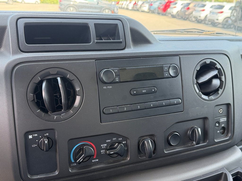 Used 2019  Ford Base image 13