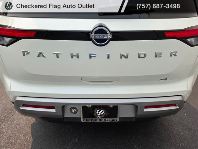 Used 2024 Pearl White Tricoat Nissan SL image 17