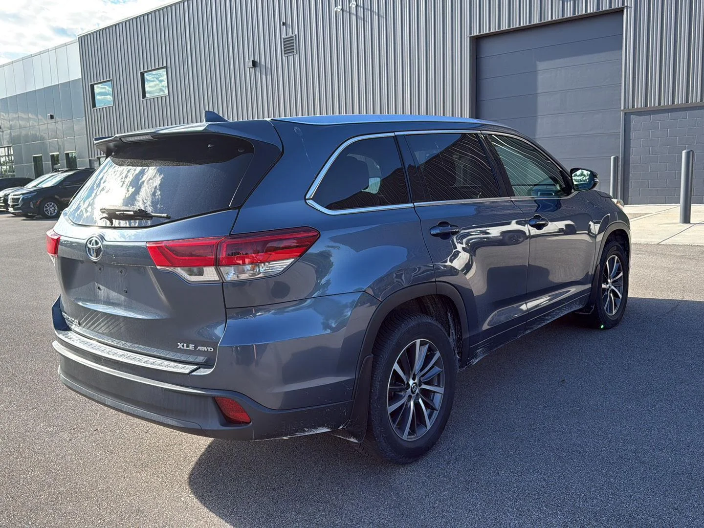 Used 2017 Shoreline Blue Pearl Toyota XLE image 3