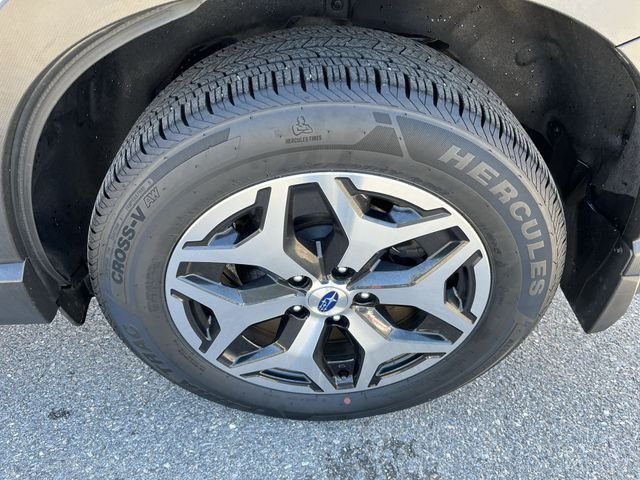 Used 2021 White Subaru Premium image 21