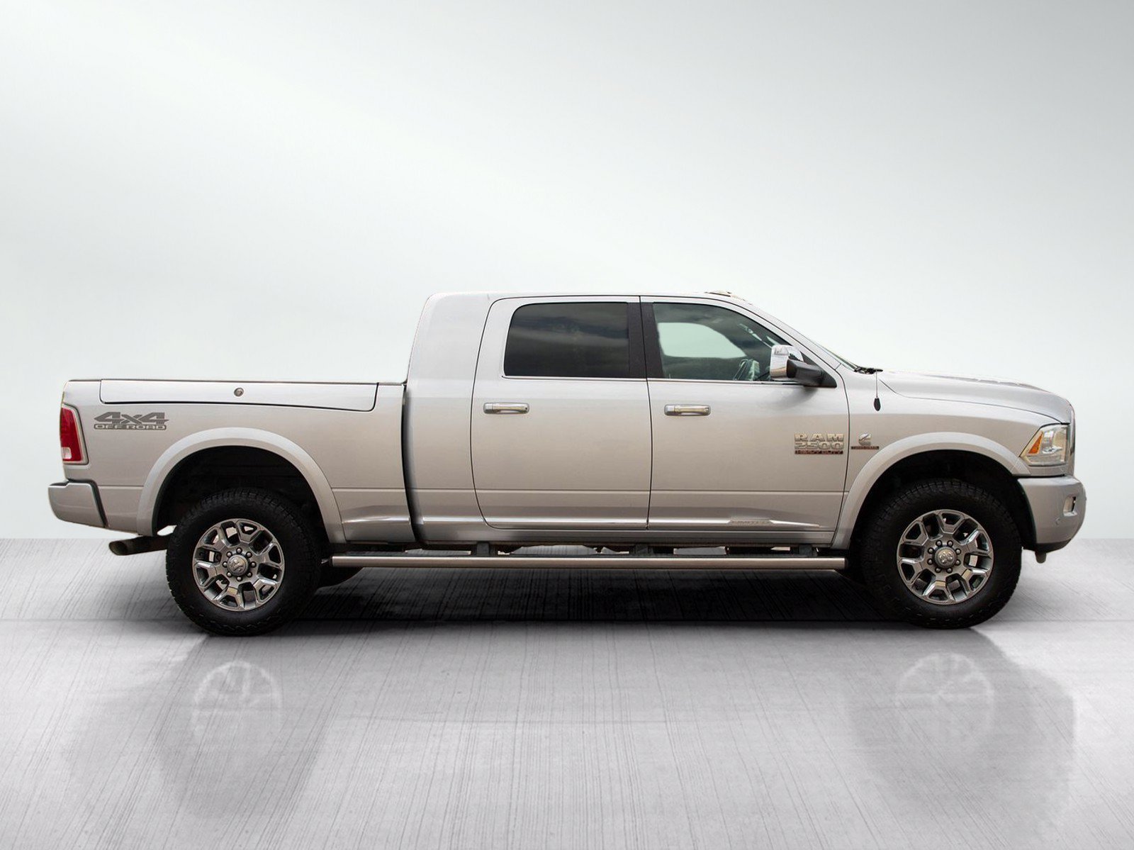 Used 2017 Bright Silver Clearcoat Metallic Ram Laramie Longhorn image 6