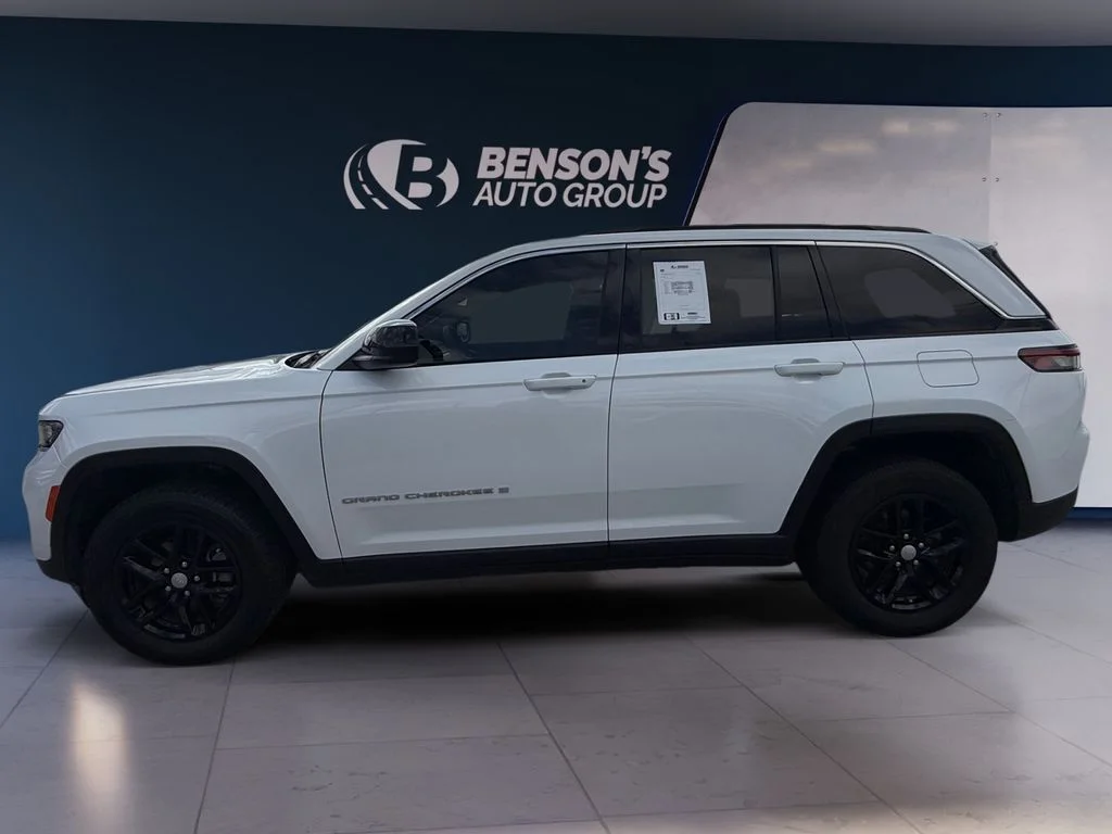 Used 2025 White Jeep Laredo X image 2