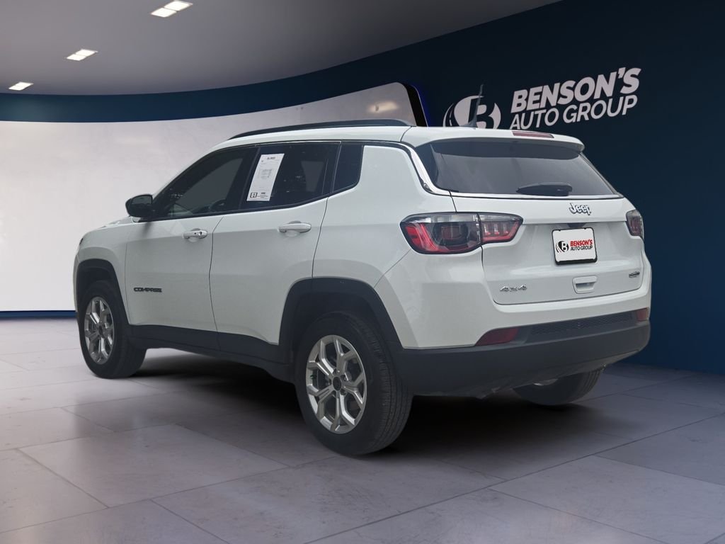 Used 2026 White Jeep Latitude image 3
